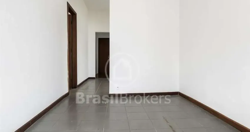 Ótima casa , 2 salas e dois quartos, próximo à av. lobo junior e perto do comercio da penha