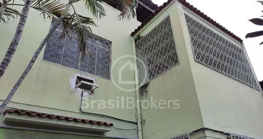 Casa triplex de vila espaçosa e com 3 quartos - rua augusto nunes – todos os santos / méier