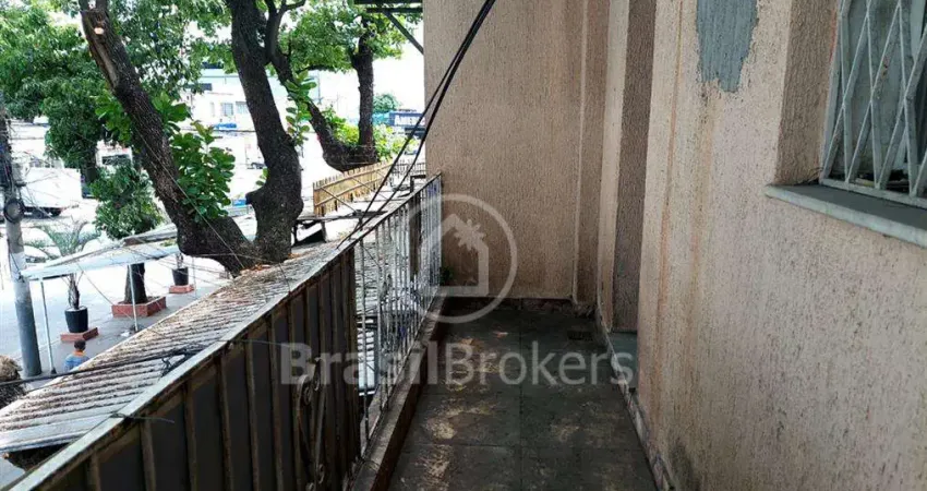 Ótimo apartamento de frente com varanda, para residência ou comercio