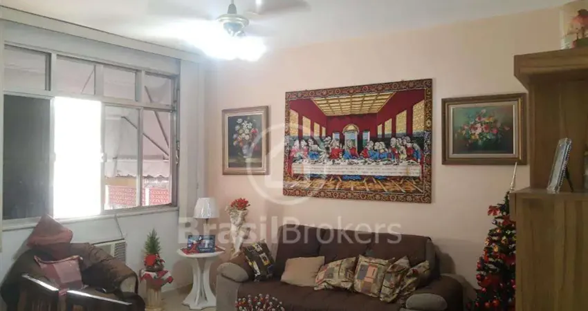 Apartamento a venda tres quartos, sala, cozinha amplas com vaga de garagem