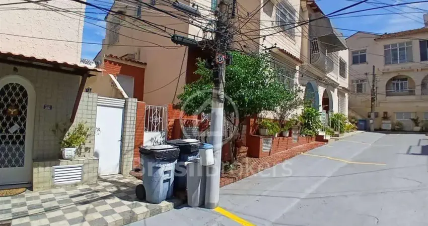 Seu Refúgio Particular no Méier: Casa de Vila com Vista Livre e Potencial Incrível!