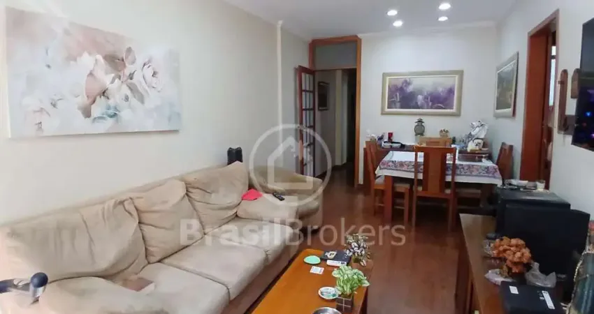 OPORTUNIDADE - Excelente Apartamento de dois quartos e vaga.