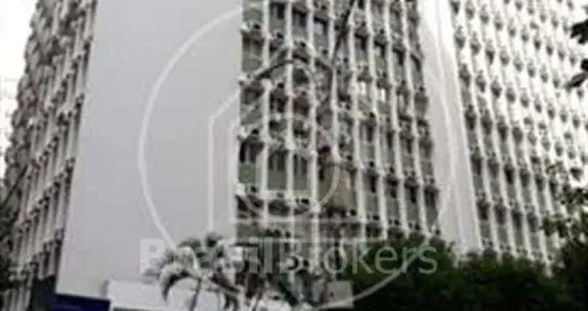 Sala comercial com porteira fechada na melhor região do Centro da Cidade.