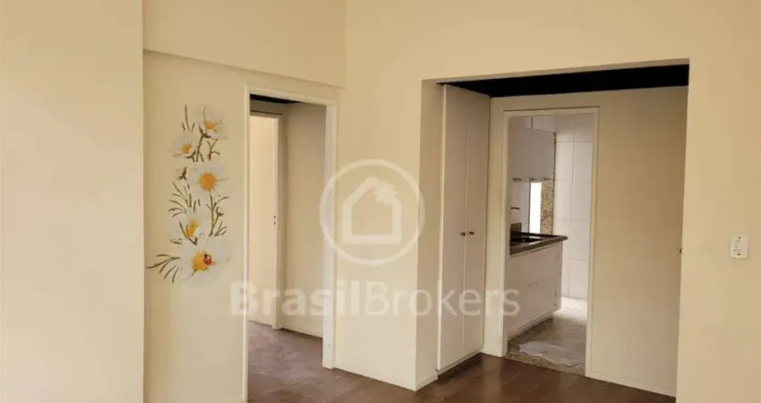 Apartamento no Estácio, com 2 quartos e armários planejados, pronto para morar!
