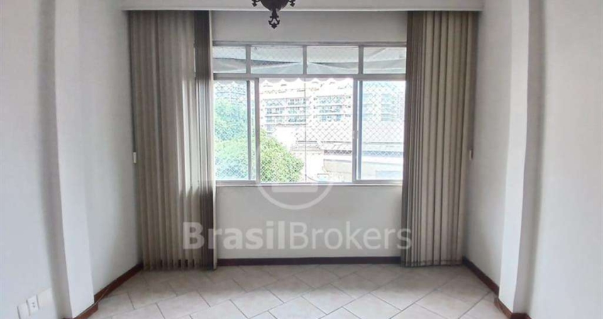 Aparatamento a venda na Tijuca, com 70 m², 1 vaga no condomínio, portaria 24 horas, 2 quartos e dependência de serviço