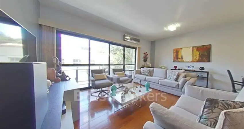 Apartamento com móveis planejados e pronto para entrar e morar!