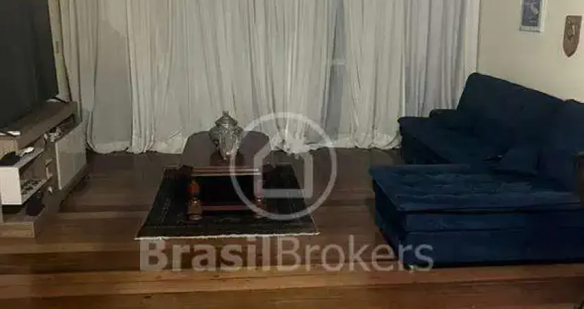 Apartamento com varanda, churrasqueira, original 4 quartos à venda na Tijuca, RJ