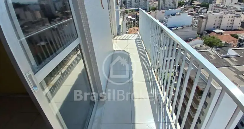 Apartamento à venda com 2 vagas na escritura, portaria 24 horas, varanda, 3 quartos com armários e dependência de serviço completa
