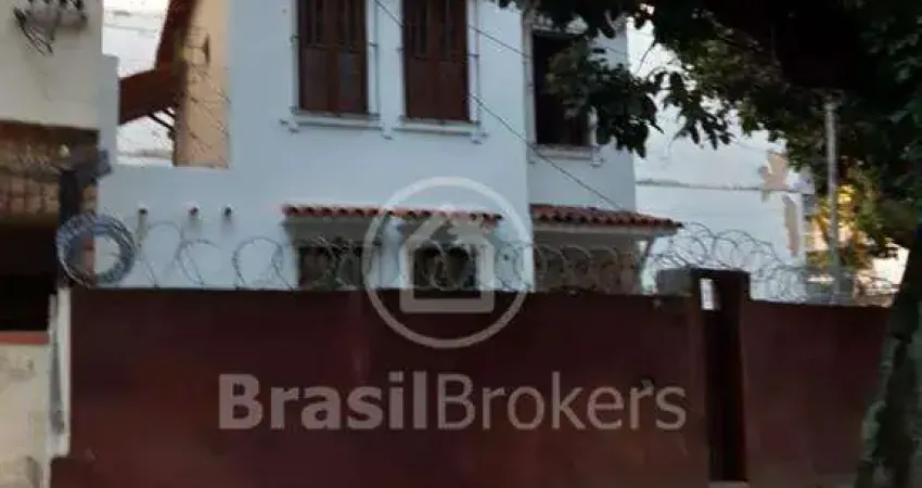 Casa duplex à venda com 3 quartos, 3 vagas, 100 m² e reformada na Tijuca, Rio de Janeiro - rj
