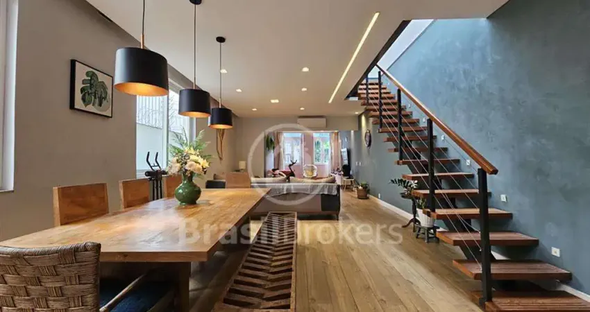 Casa duplex à venda com área total de 250,00m² e 4 quartos em Tijuca, Rio de Janeiro - RJ