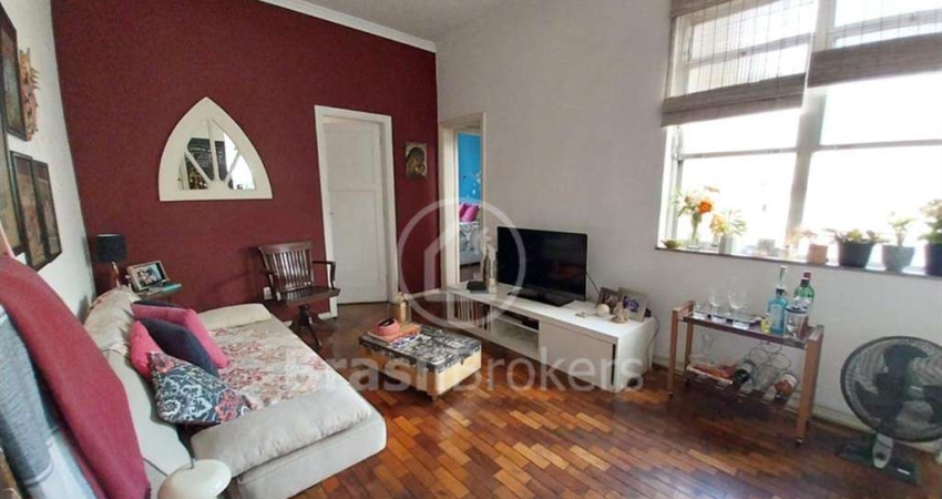 Apartamento  em ótima localização entre as Ruas Haddock Lobo e Doutor Satamini .