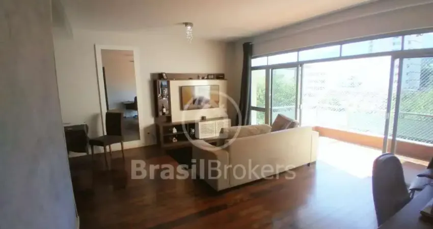 Apartamento à venda de 144 m2, 1 por andar, com 3 quartos com suíte, 2 varandões, vaga escriturada, em uma das ruas mais agradáveis do Grajaú.