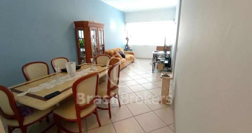 Apartamento de 2 quartos com 83 m² e dependências completa.