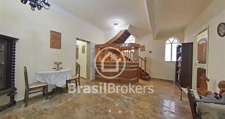Casa triplex à venda no GRAJAÚ,  com 8 quartos com elevador,piscina ,sauna ,churrasqueira e 3 vagas de garagem