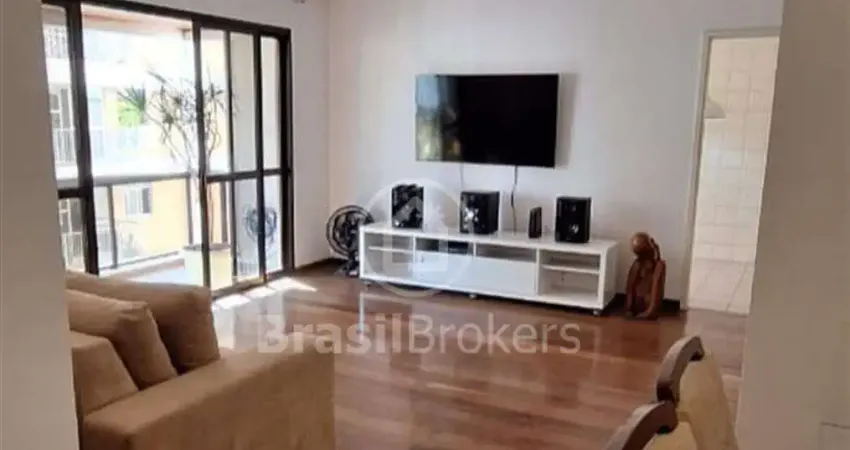 Apartamento com 137m², salão, 3 quartos (suíte), varandão, 2 vagas na escritura!