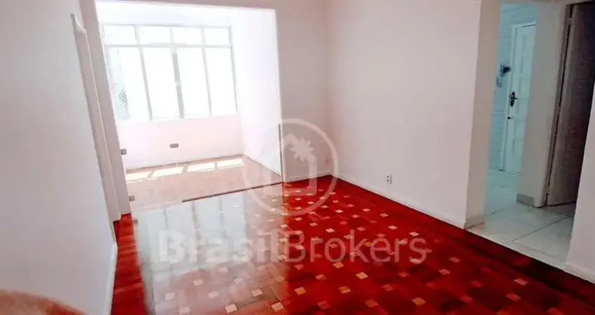 Apartamento de 2 quartos com 75 m², modernizado no melhor ponto da Rua Riachuelo