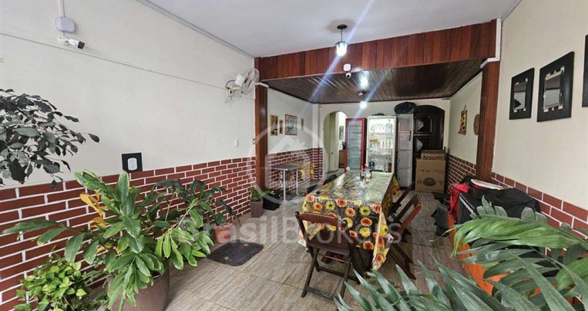 Casa 3 quartos, sendo 2 suítes
