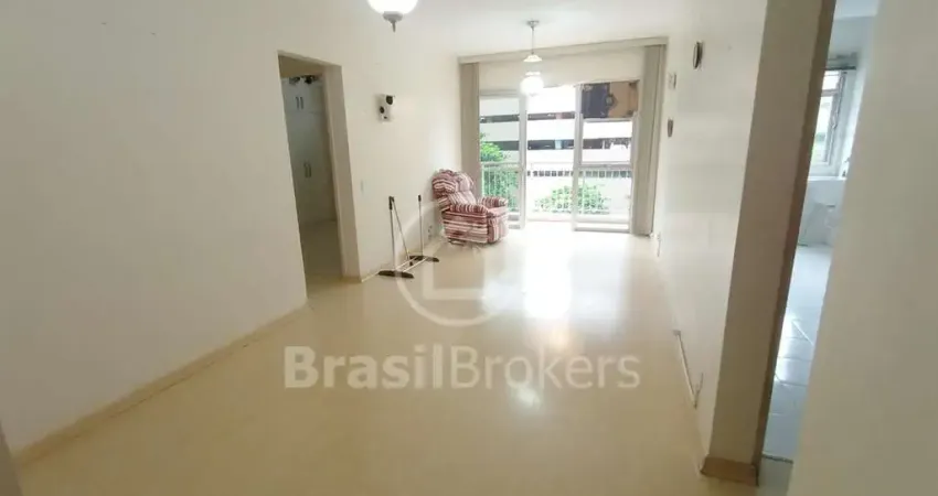 Apartamento de 2 quartos com Varanda e vaga de garagem com infra, colado no Shopping Tijuca a 5 minutos do metro Estação Praça Saens Pena
