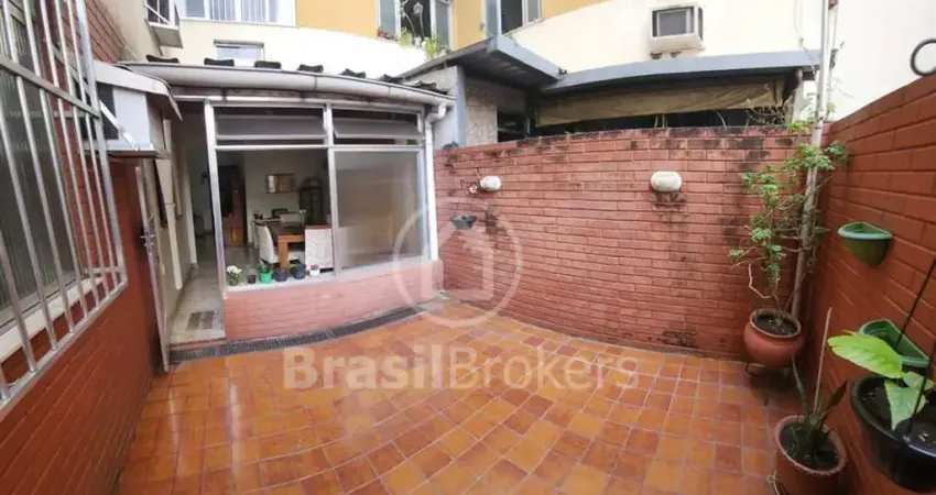 Apartamento de 2 quartos com área externa a poucos metros do Shopping Tijuca