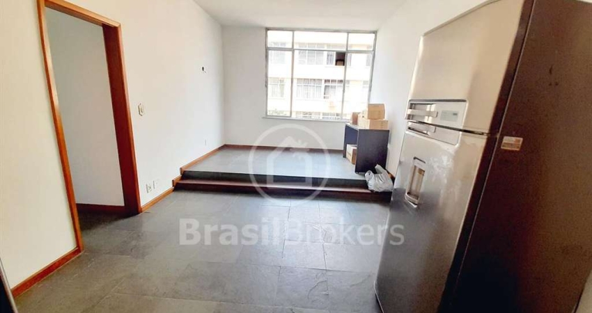 Apartamento de 3 quartos, dependência completa e vaga de garagem com 95 m²