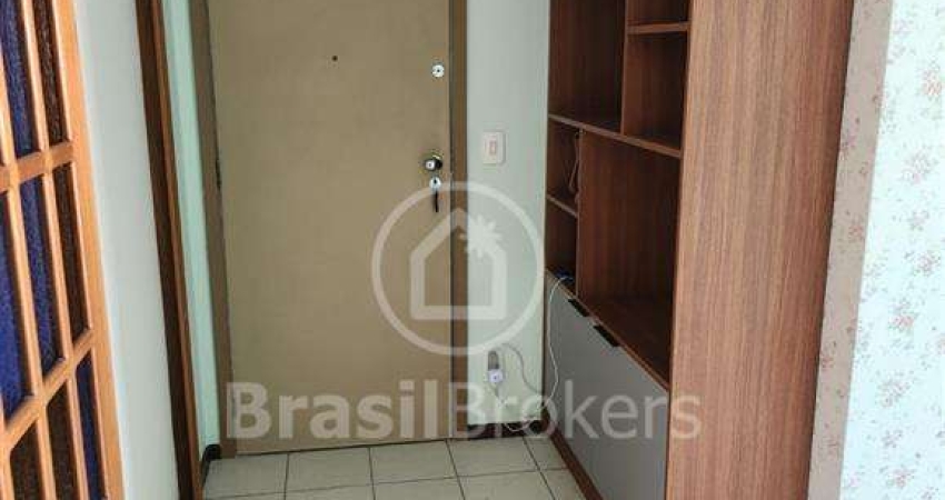 Cobertura de 3 quartos, sendo 1 suíte a poucos metros do metrô Afonso Pena