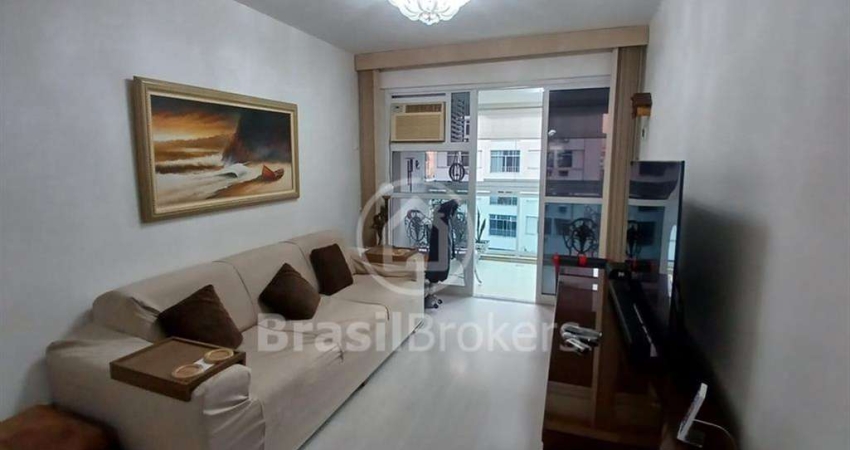 Apartamento com 1 vaga na escritura, portaria 24 horas, com 3 quartos, próximo ao Metrô Afonso Pena e Colégio PH