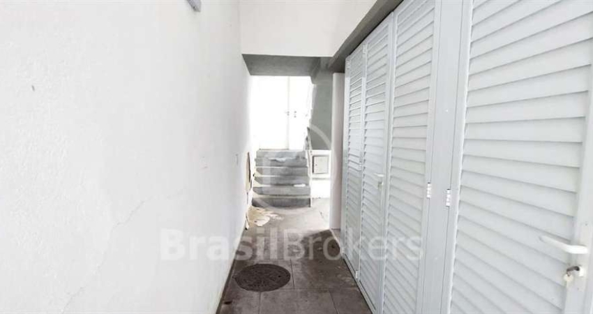 Oportunidade Imperdível no Centro do Rio de Janeiro: Prédio Comercial e Residencial à Venda!