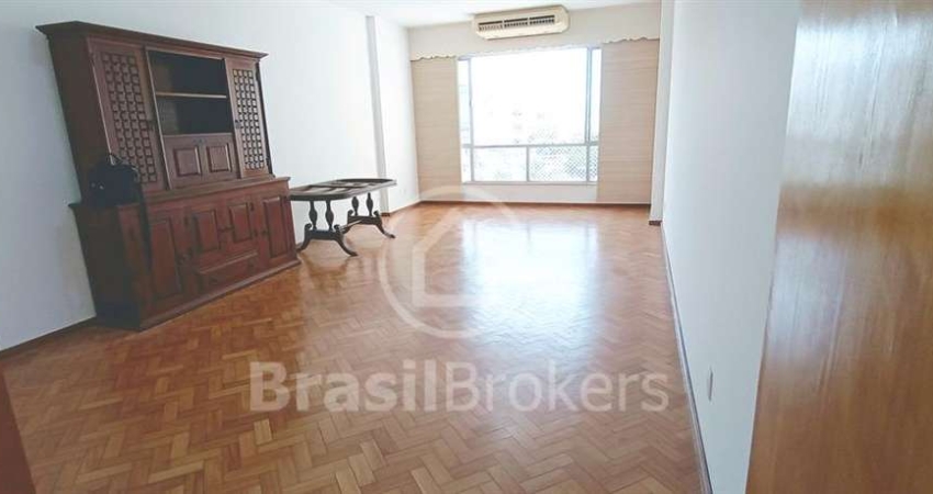 Apartamento com 140 m², 3 quartos (1 suíte), dependência completa, vaga de garagem Box, Vista Livre a 7 min do metro Estação São Francisco Xavier.