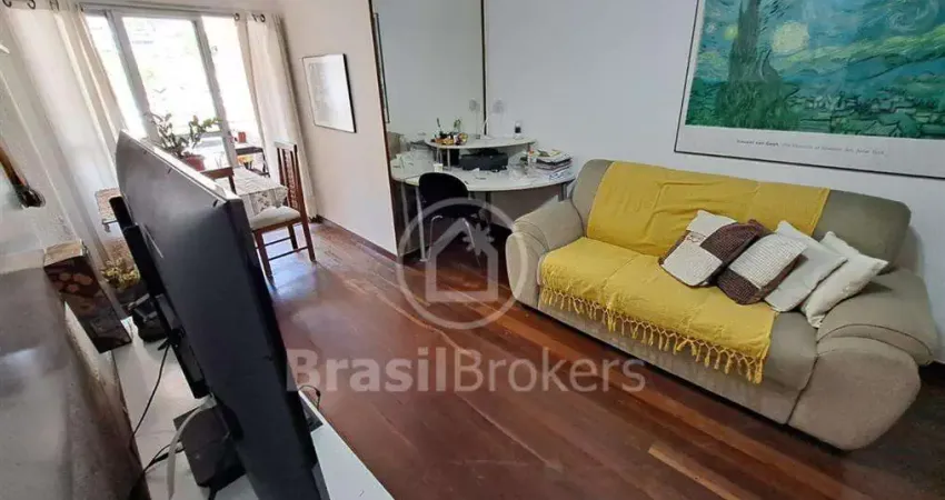 Tijuca! Dois quartos pronto para morar, com suíte e vaga de garagem.