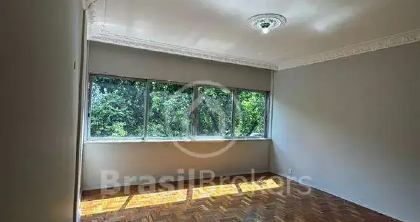 Excelente apartamento na Praça da Bandeira !!!!