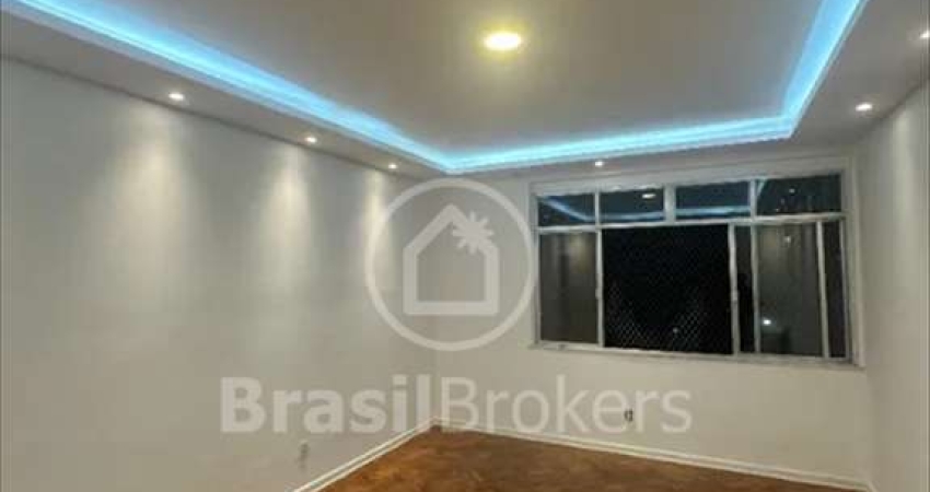Apartamento à venda com 70 m² e 2 quartos (1 suítes) e 1 escritório com banheiro.