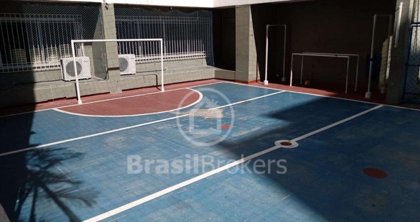 Apto. de dois quartos em Vila Isabel com suíte, vaga de garagem e infra total.