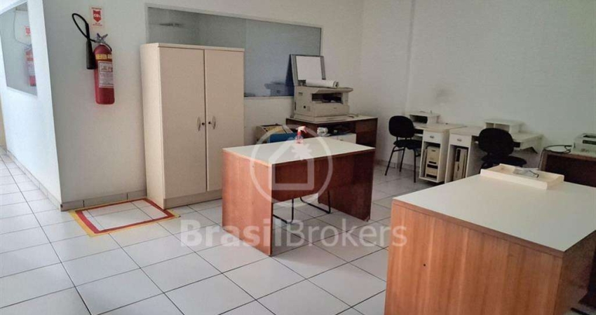 Sala comercial ampla e muito bem localizada
