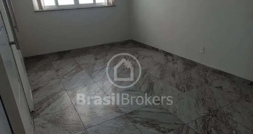 Apartamento em excelente localização próximo da Praça Saens Pena com 3 quartos, suíte e vaga