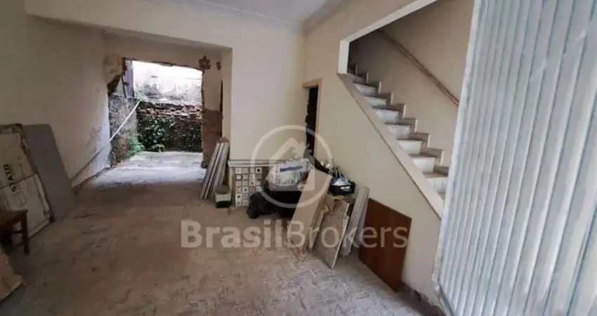Tijuca! Oportunidade única! Casa de vila, dois quartos com vaga.