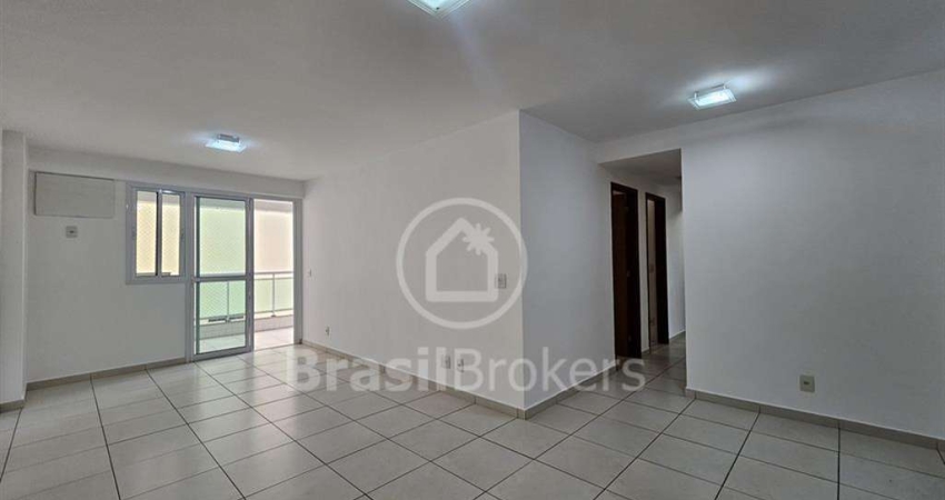 Oportunidade incrível na Tijuca Apartamento 3 quartos sendo 1 suite e dependência revertida para o 4 quarto.