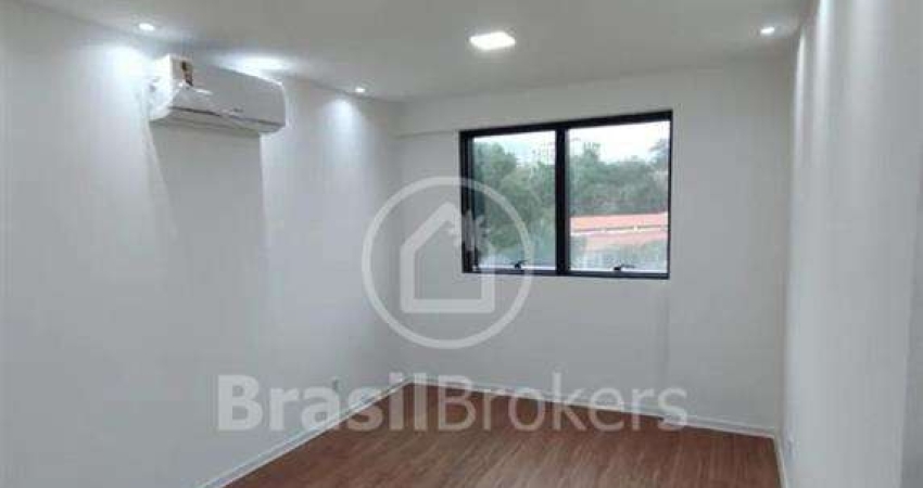 Sala Comercial em Excelente Estado no Boulevard 28 de Setembro