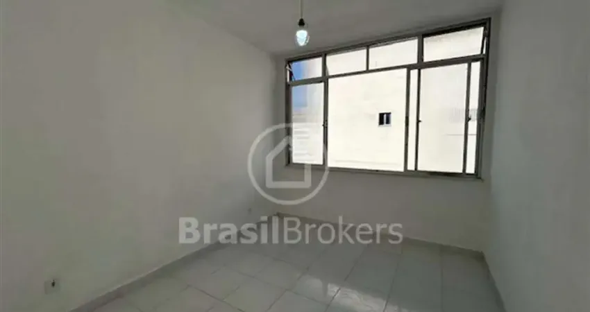 Encontre seu refúgio no coração do Rio! Charmoso conjugado com saleta e 1 quarto no Centro