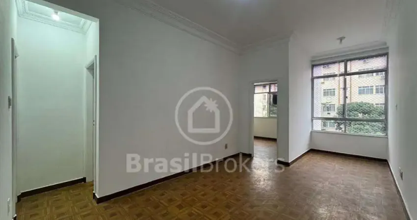 Apartamento de frente, 2 quartos na tijuca estação metrô uruguai