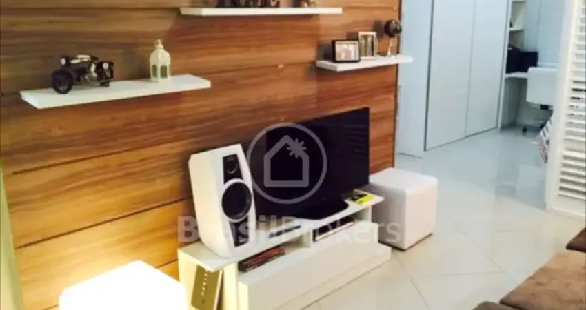 Apartamento de 1 quartos com 45 m² todo reformado com portaria 24hs a 8 minutos do shopping tijuca e a 12 do metrô.