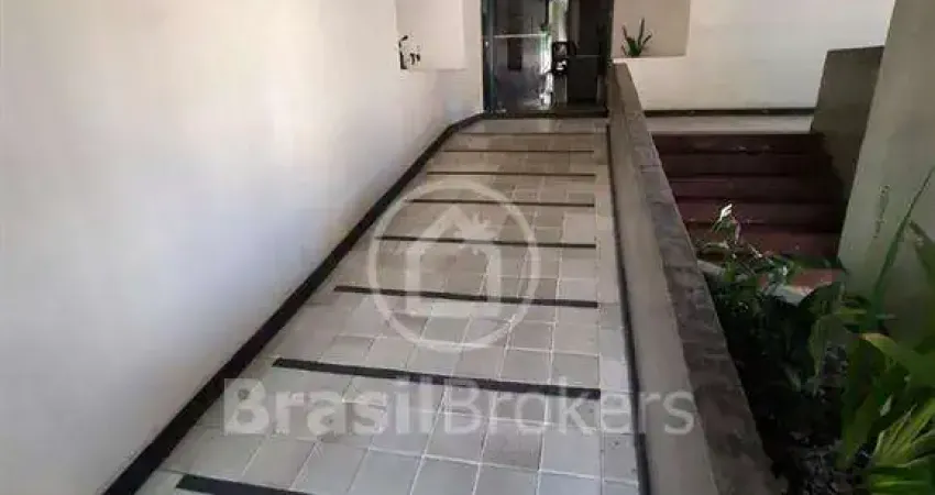 Apartamento à venda com 58,00m² e 01 quarto com dependência completa.