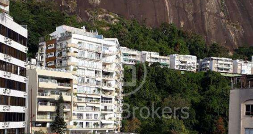 Apartamento com 94 m2, 2 quartos, dependência e vaga na Lagoa - Rio de Janeiro