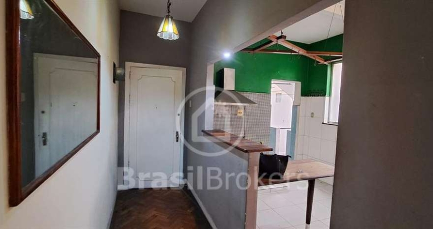 Apartamento à venda com 68 m² e 2 quartos em Laranjeiras