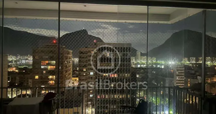 Vendo apartamento totalmente modernizado com vista para Lagoa e Cristo, 3 quartos na Rua Visconde de Pirajá, próximo à Rua Garcia D’Avila.