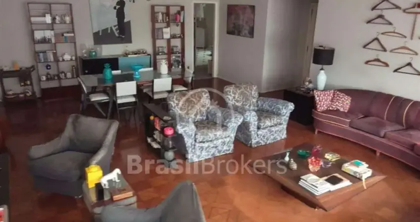Apartamento à venda com 230 m² e 4 quartos em Laranjeiras