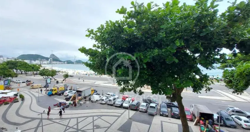 Apartamento 3 quartos e vaga - Avenida Atlântica - Frontal Mar - 223m²