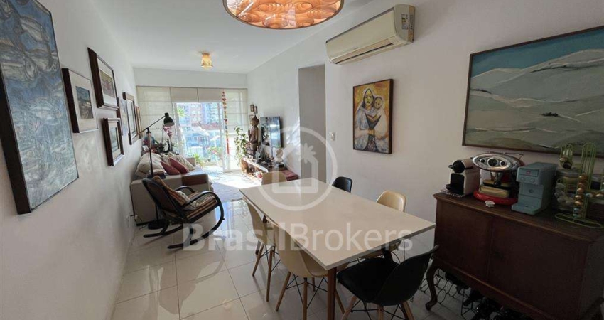Vendo apartamento de 3 quartos com 2 vagas e varanda, prédio alto padrão com infraestrutura e 2 vagas na Rua Fernandes Guimarães - Botafogo / RJ.