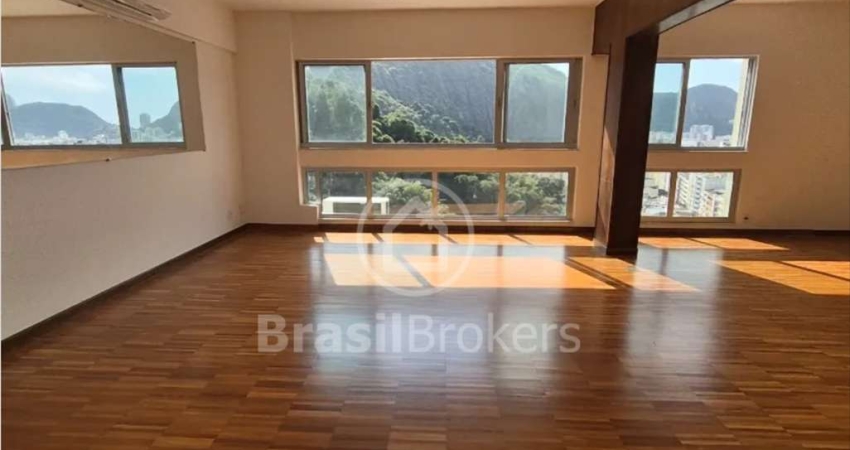 Apartamento entre a Lagoa e Copa  100m2 com linda vista, 2 quartos e 1 estúdio