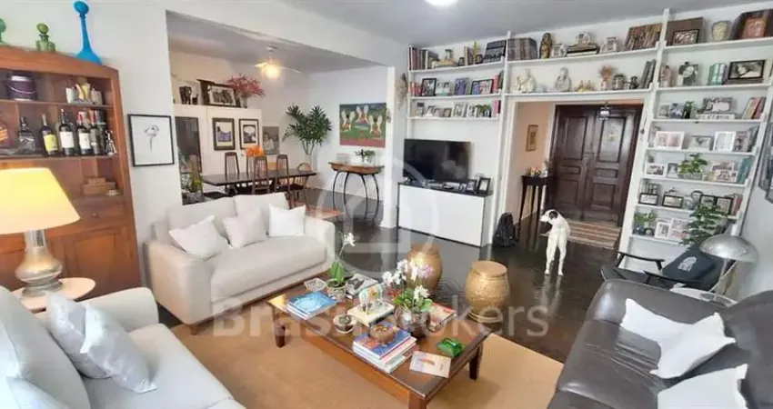 Magnífico apartamento com 164m², 3 quartos com vaga, junto à praia de Copacabana
