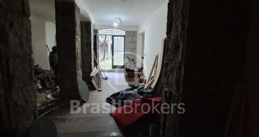 Casa à venda, com 353m² e 6 quartos no Cosme Velho - Rio de Janeiro - RJ